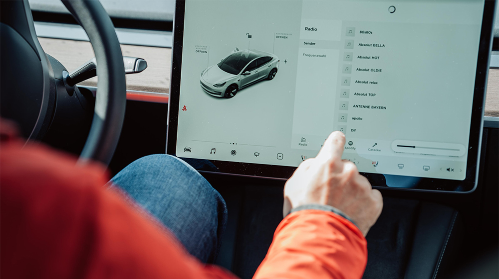 Tesla Model Y Infotainment System Reset Guide: Troubleshooting Screen Freezes in 2026