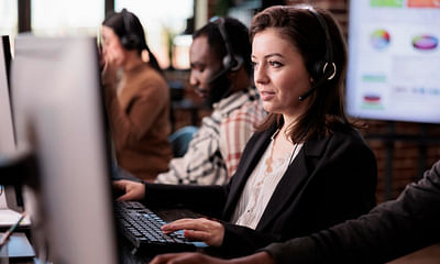 What is the difference between Help Desk and tech support?